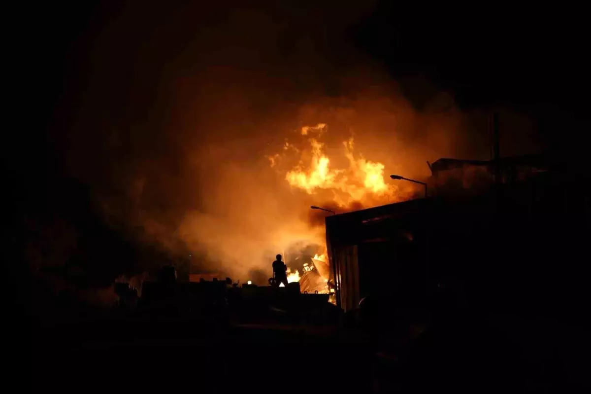 Samsun\'da Kereste Fabrikasında Yangın Kontrol Altına Alındı