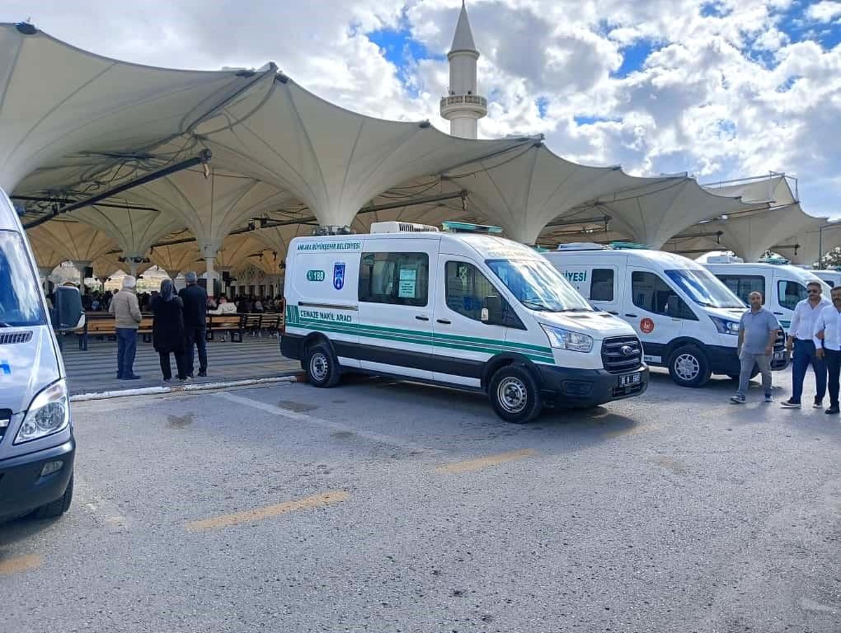 6 Yaşındaki Çocuk Yangın Merdiveninden Düştü