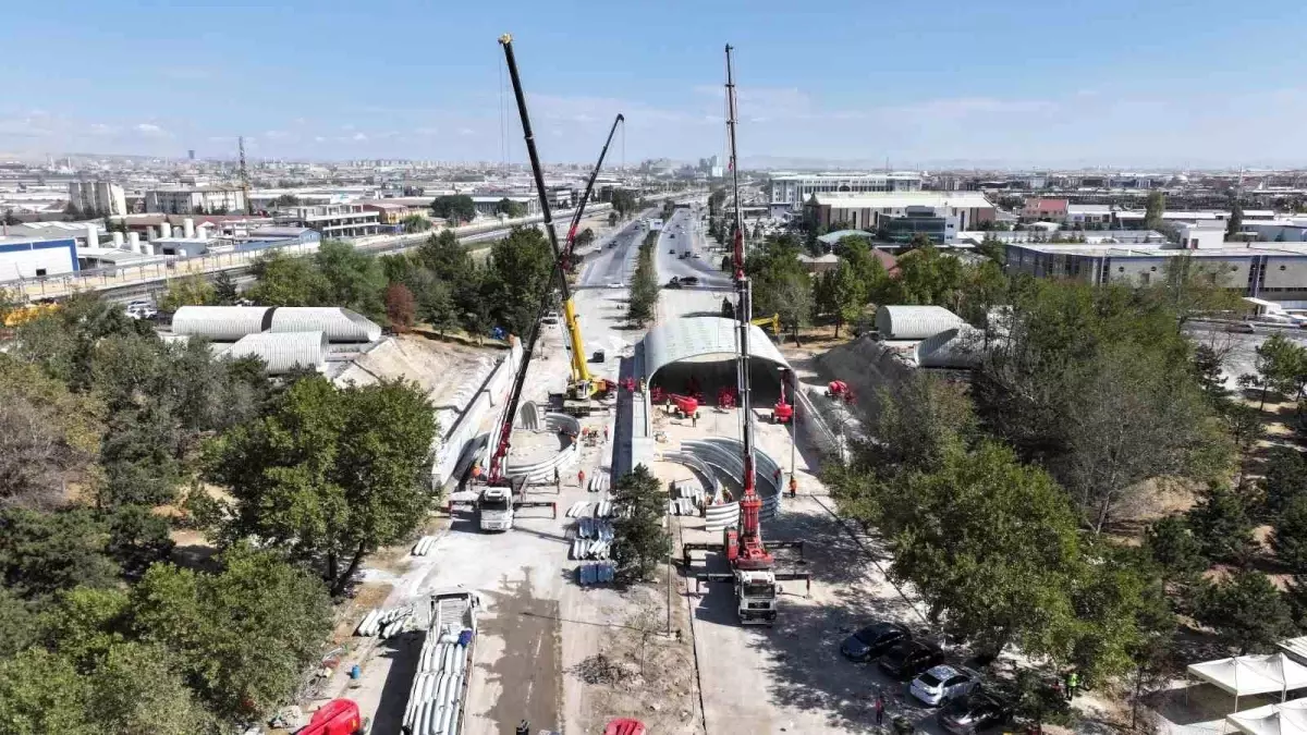 Konya\'da Marangozlar Köprülü Kavşağı Yenileme Çalışmaları Sürüyor