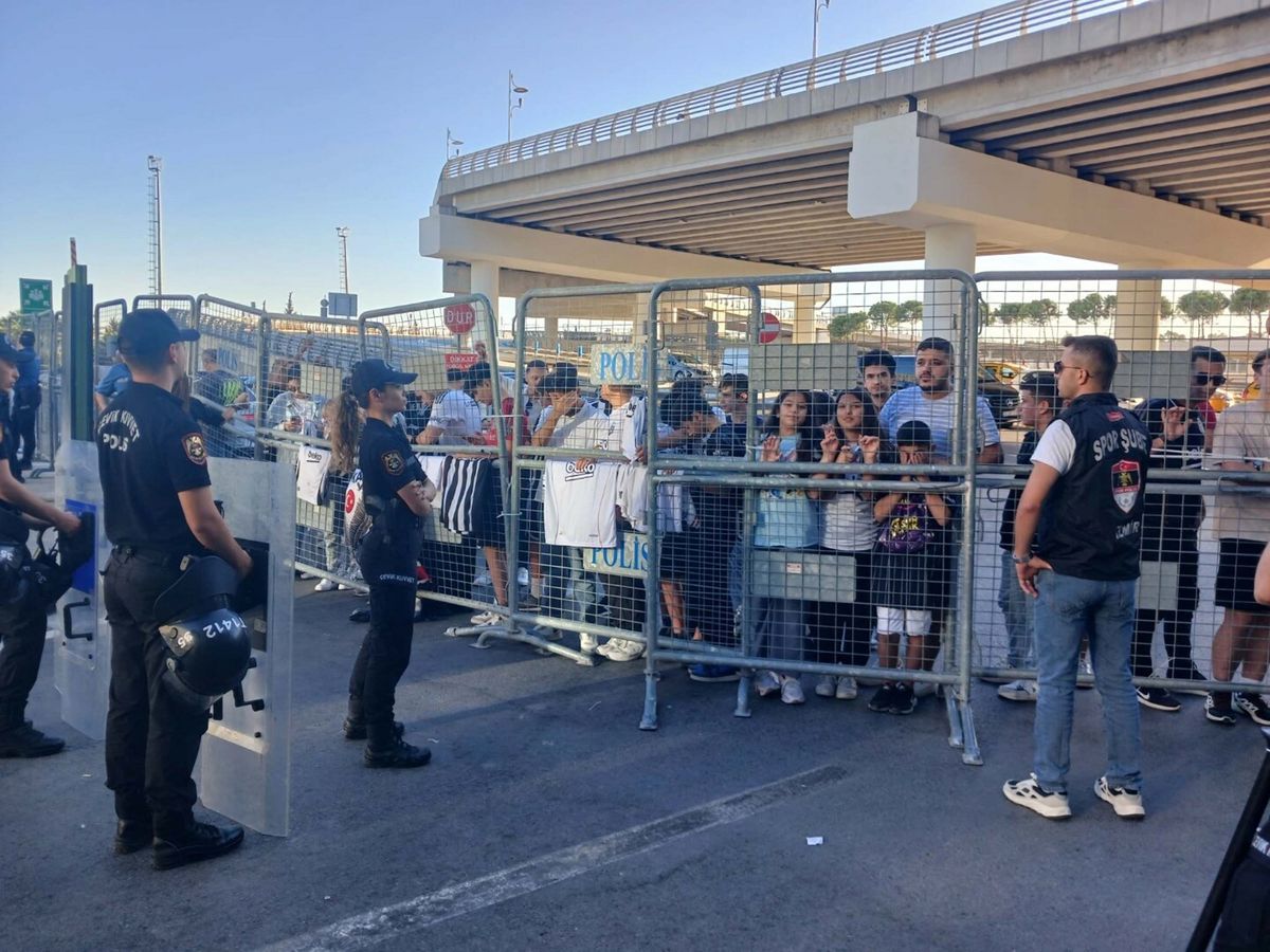 Beşiktaş İzmir\'e Geldi
