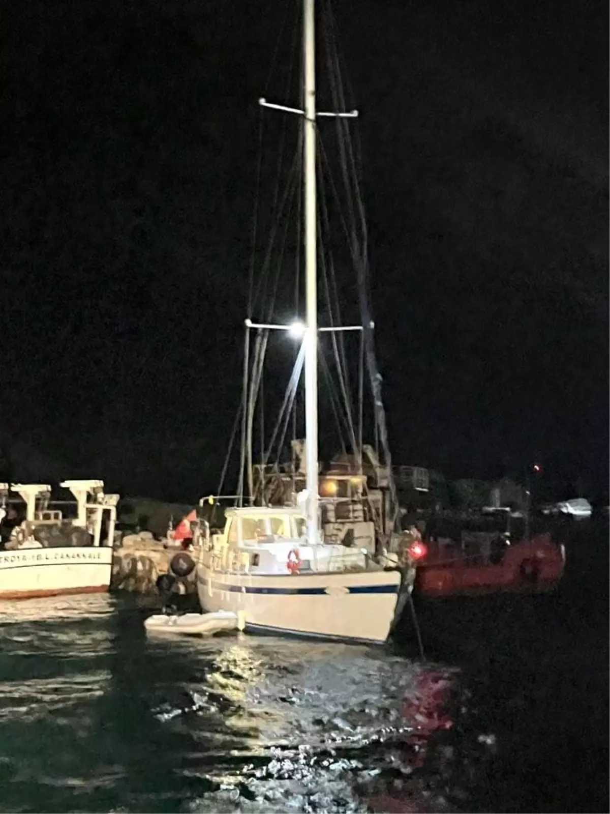 Çanakkale\'de Sürüklenen Tekne Kurtarıldı