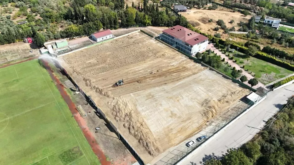 Darıca\'da Spor Kompleksi ve Stadyum Zemin Yenileme Çalışmaları Başladı