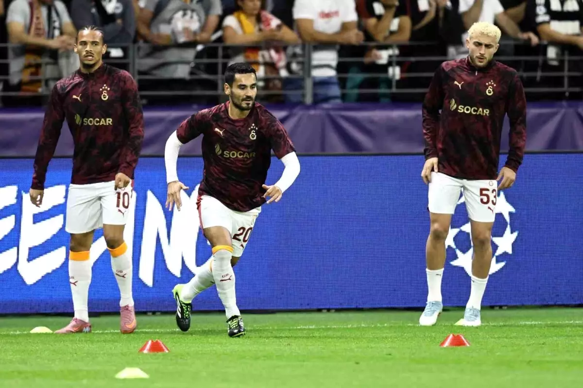 Galatasaray Frankfurt\'a Üç Değişiklikle Çıktı