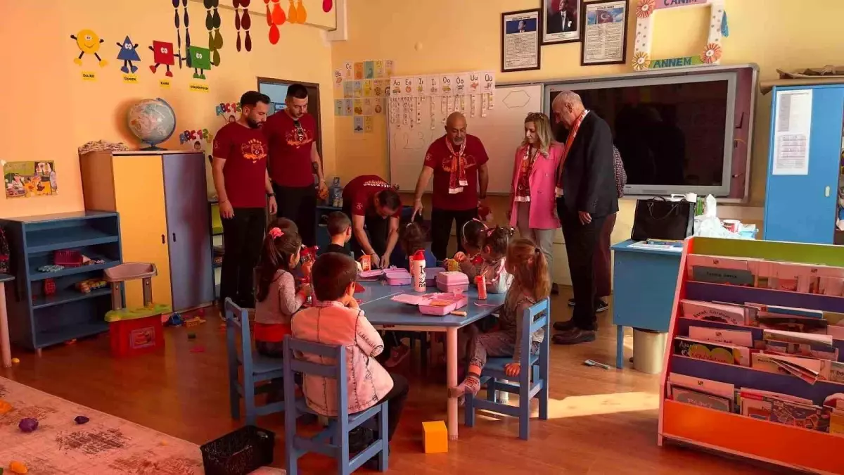 UltrAslan\'dan Yıldız Köyü Öğrencilerine Destek