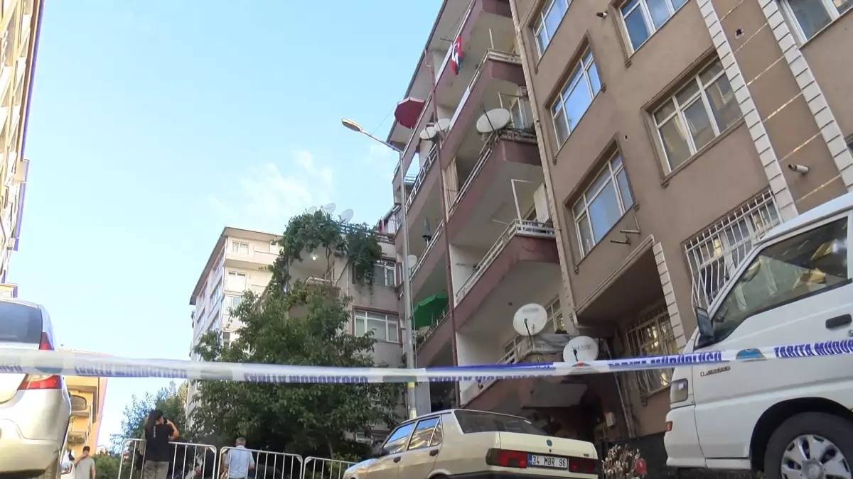 Güngören\'de Balkon Çöktü