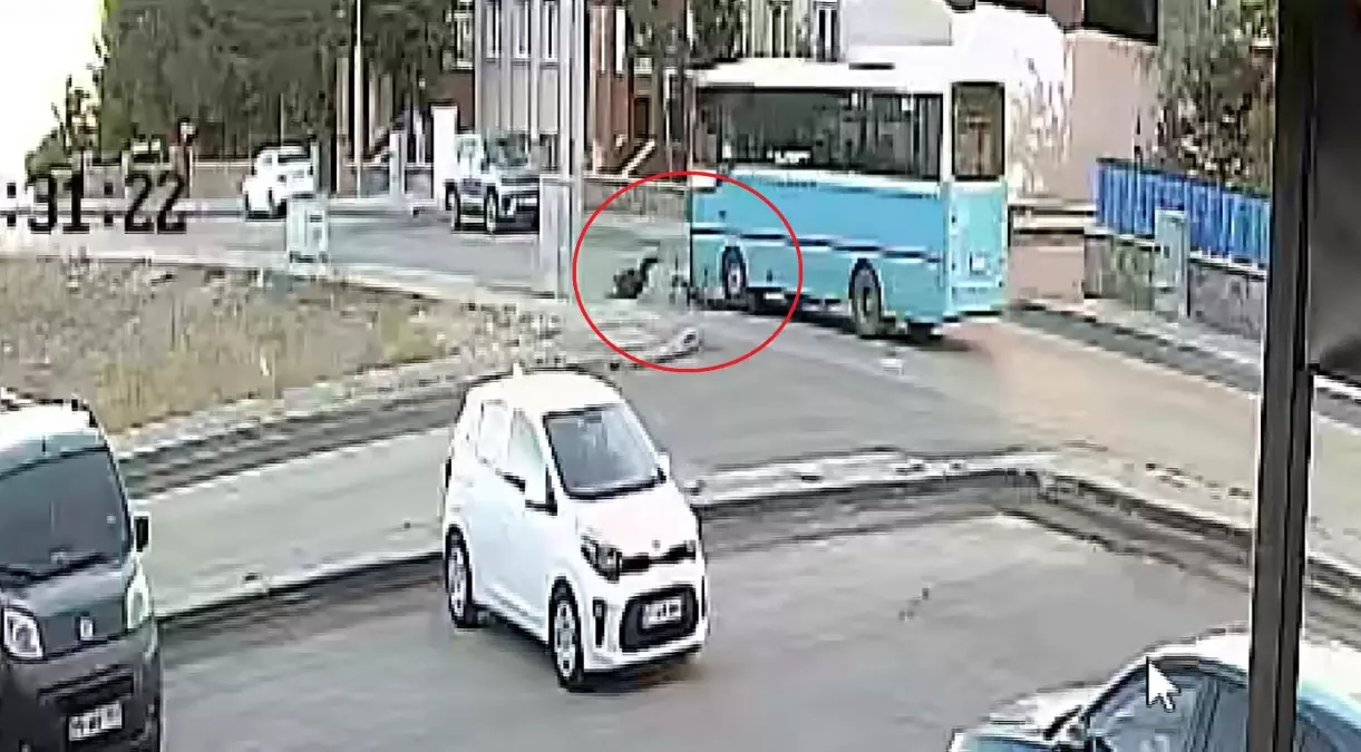 Erzurum\'da Bisikletli Çocuğa Otobüs Çarptı