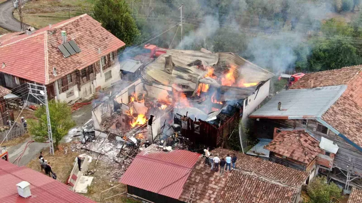 Kastamonu\'da Yangın: Bir Konak Kullanılamaz Hale Geldi