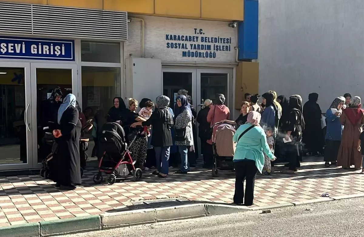 Karacabey Belediyesi\'nden İhtiyaç Sahibi Öğrencilere Destek