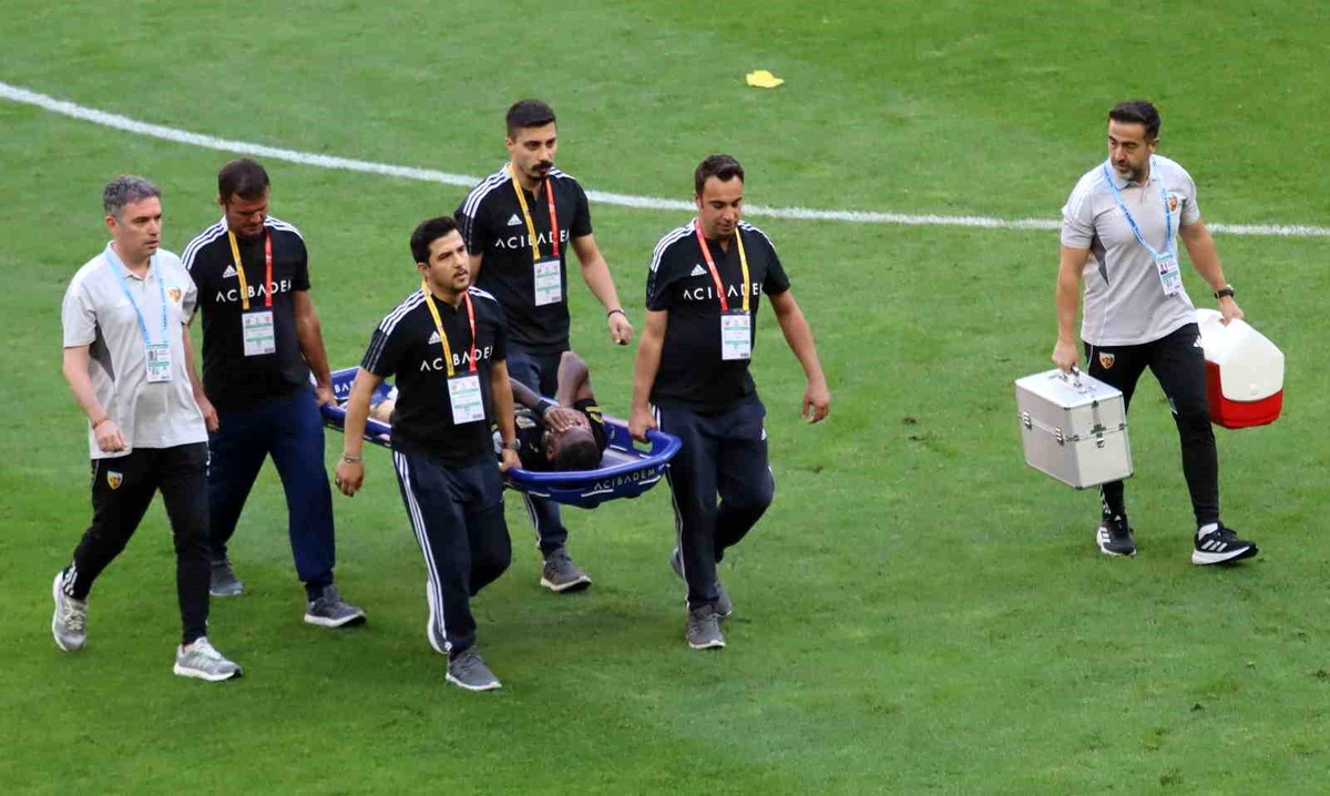 Carlos Mane 3 Hafta Sahalardan Uzak Kalacak