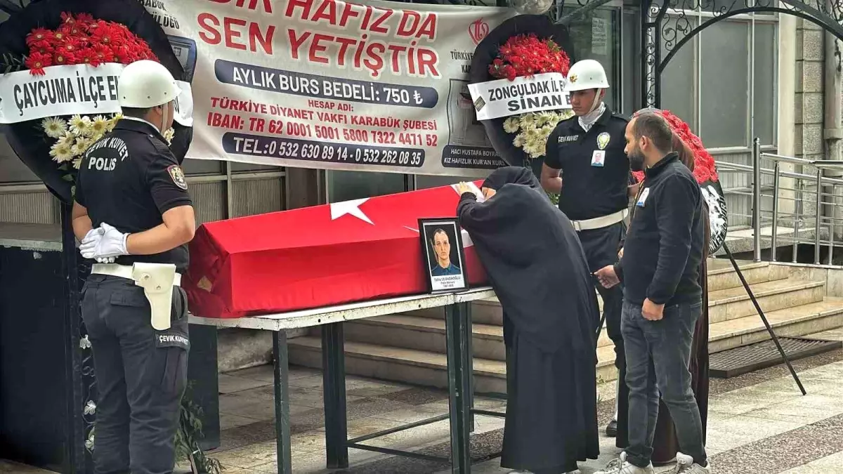 Bolu\'daki Trafik Kazasında Hayatını Kaybeden Polis Memuru Toprağa Verildi