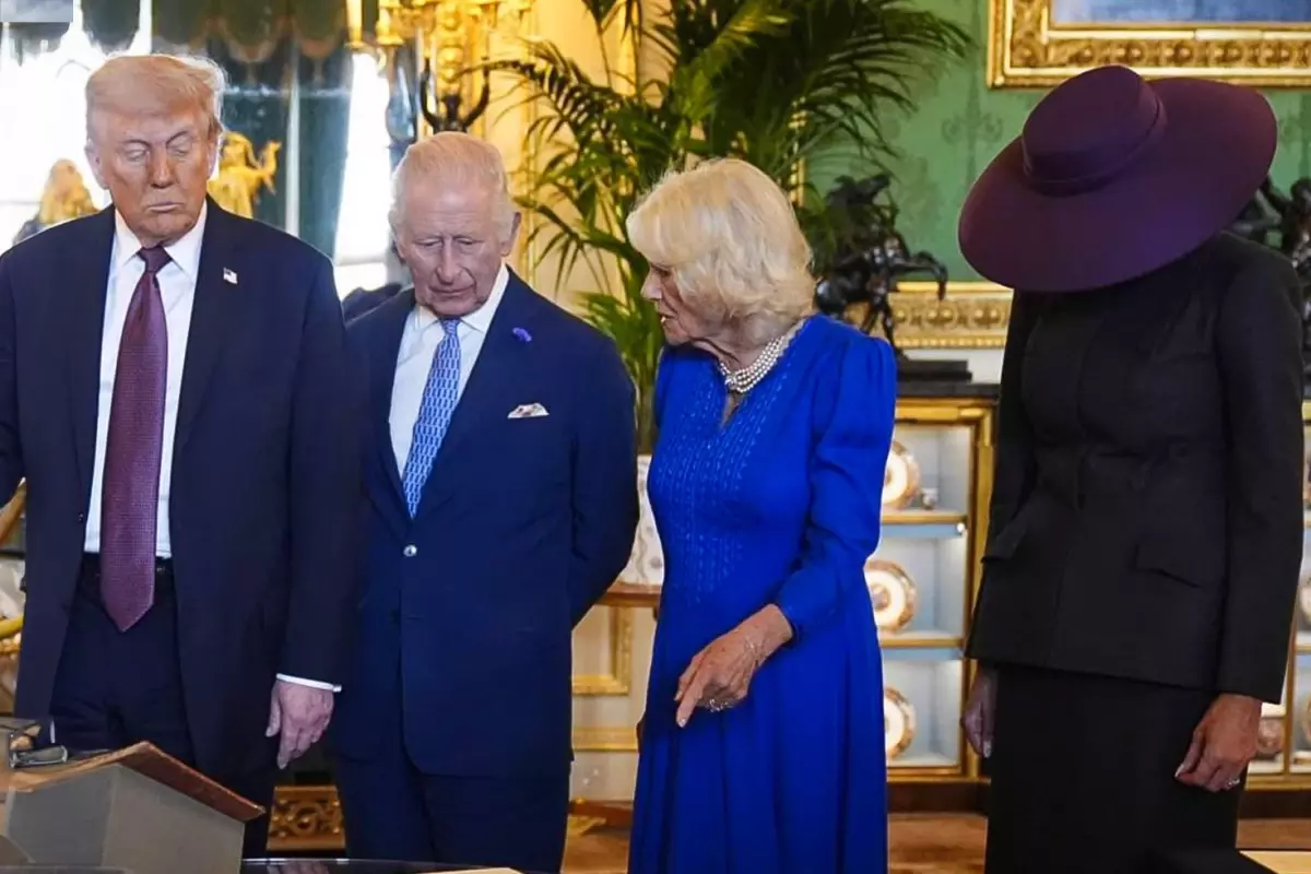 Kraliyet törenine Melania Trump\'ın mor şapkalı tarzı damga vurdu