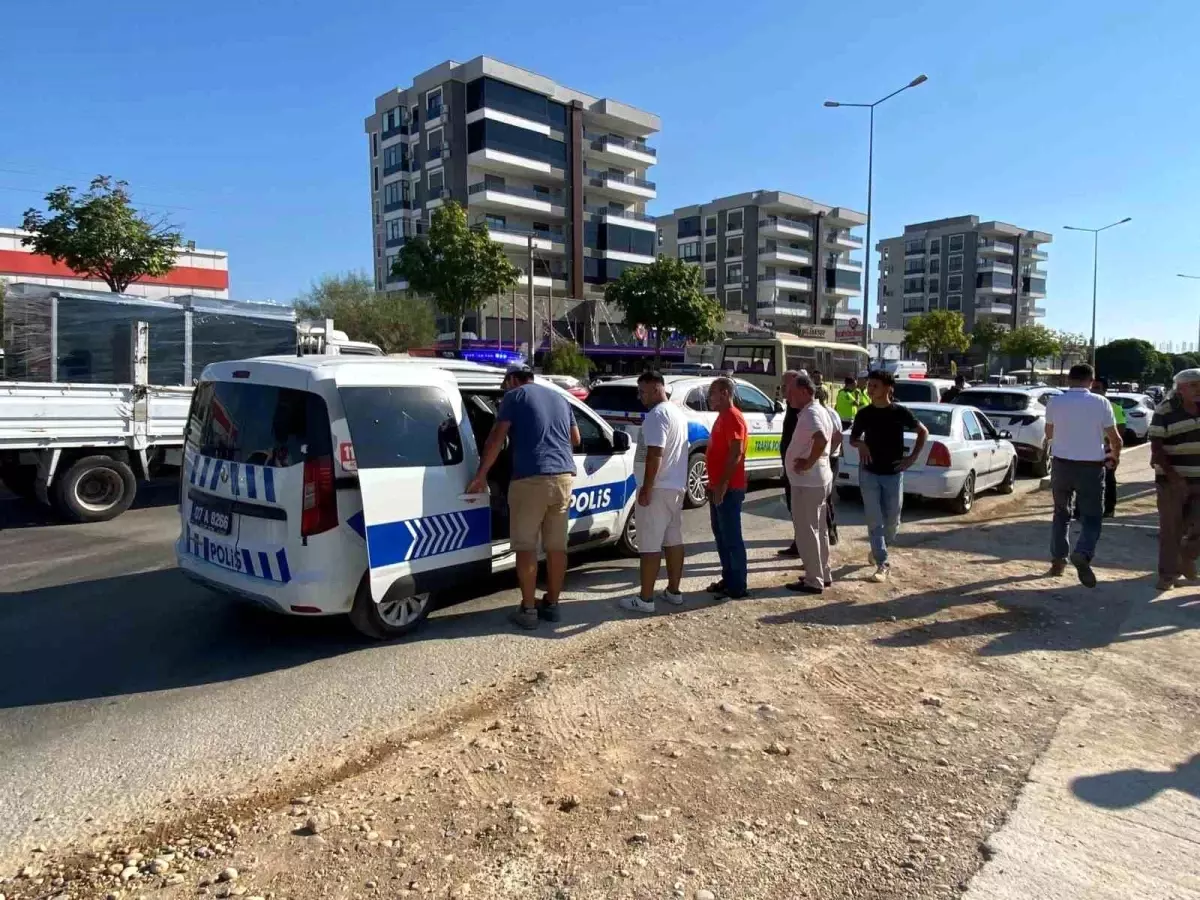 Antalya\'da Baba ve Oğluna Otomobil Çarptı