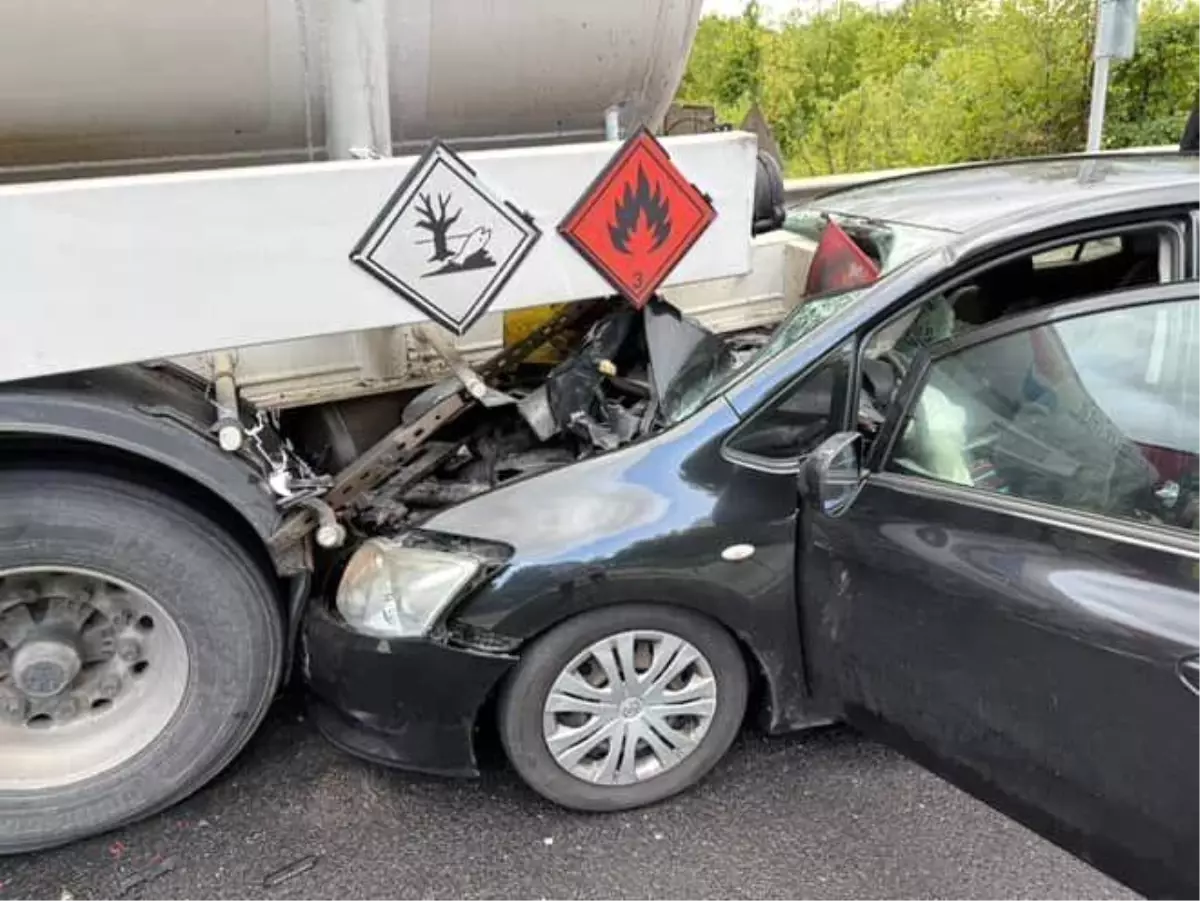 Düzce\'de Otomobil-Tanker Kazası: 1 Yaralı