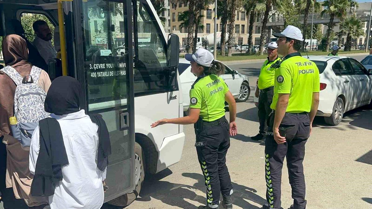 Adıyaman\'da Minibüs Sürücüsü ve Trafik Polisi Tartıştı