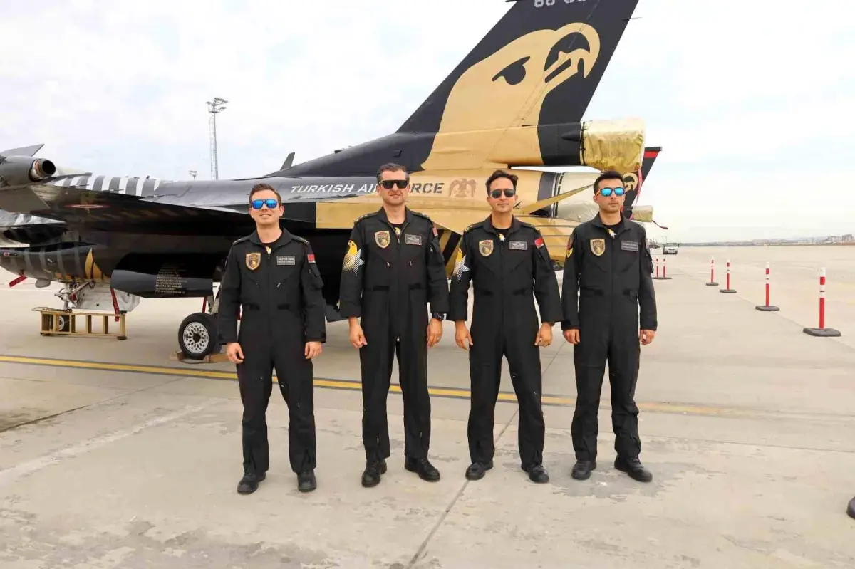 SOLOTÜRK, TEKNOFEST\'te Nefes Kesen Gösteri Uçuşu Yaptı