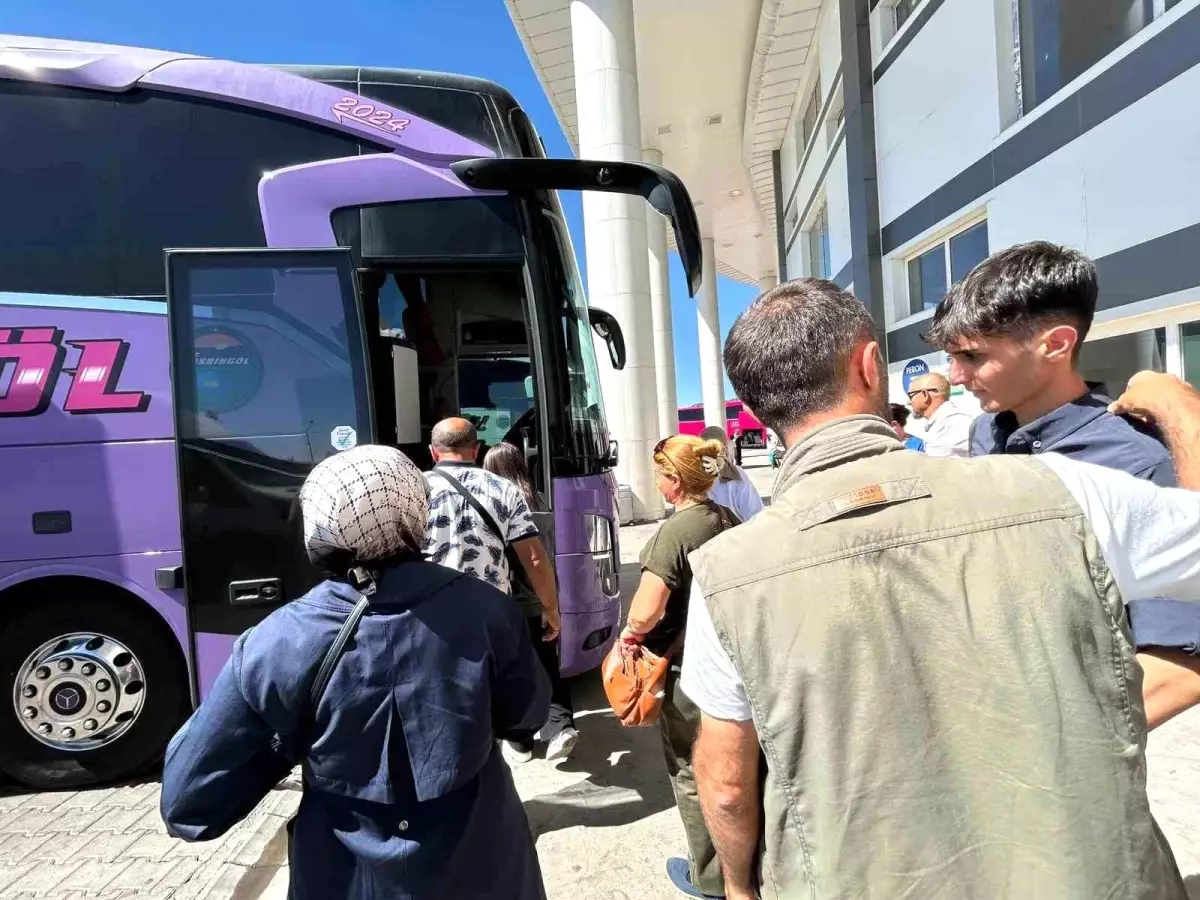 Bingöl Otogarında Öğrenci Yoğunluğu