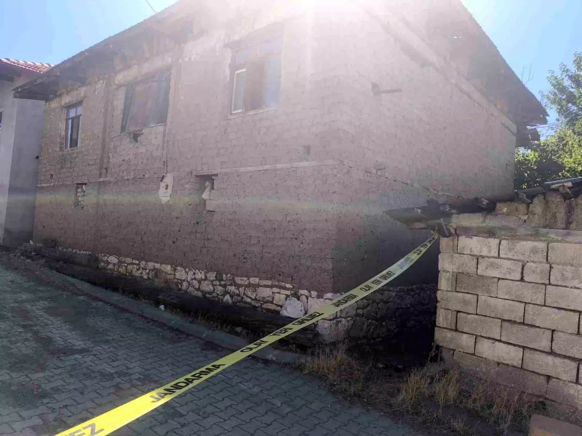 93 Yaşındaki Kadın Evinde Ölü Bulundu