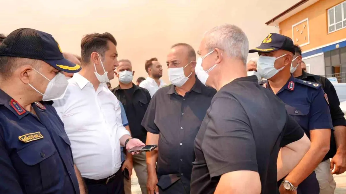 Alanya\'daki Yangın Kontrol Altına Alınmaya Çalışıyor