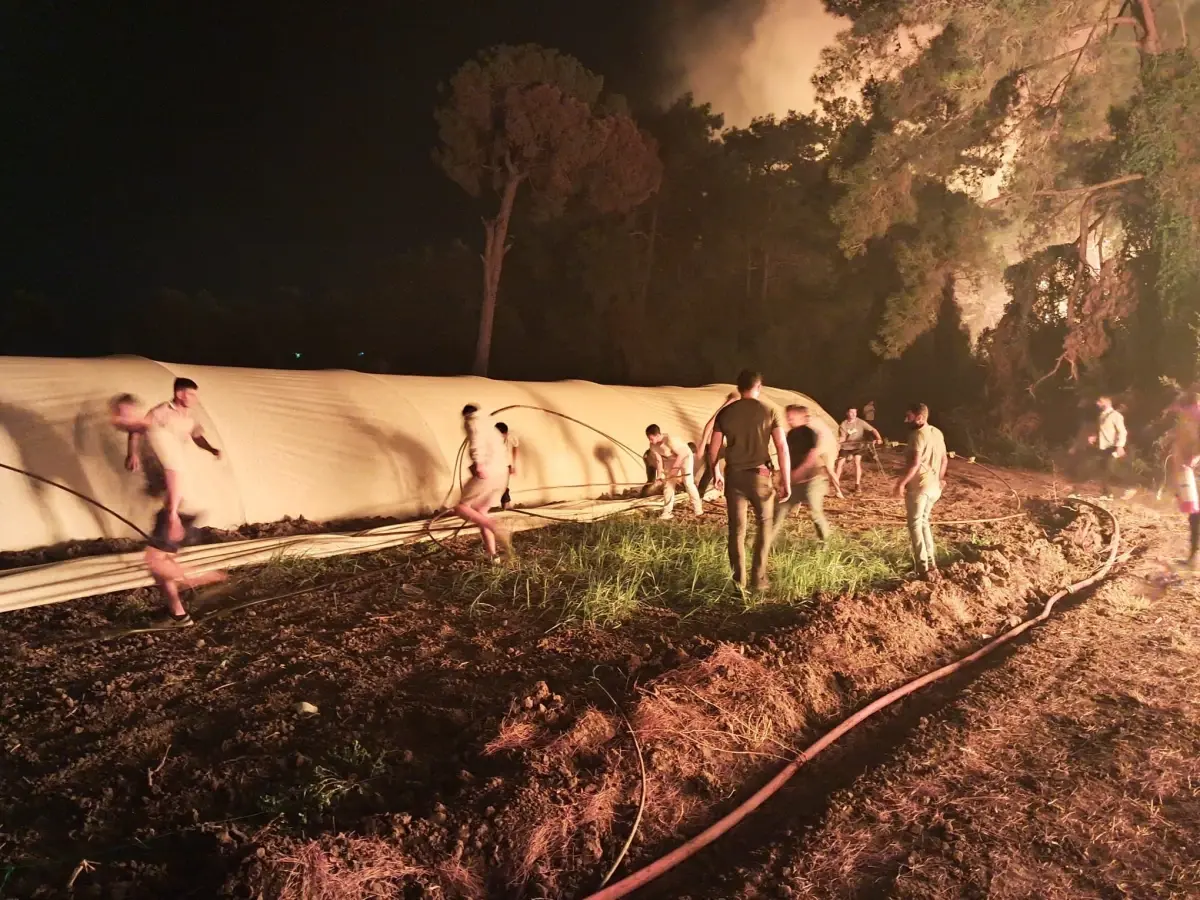 Aksu\'da Orman Yangını İki Otel Boşaltıldı