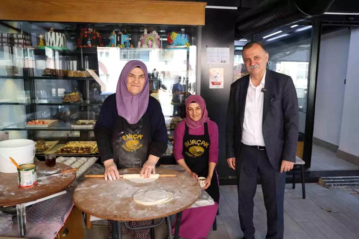 Başkan Balaban İzmir Caddesi\'nde Esnafla Bir Araya Geldi