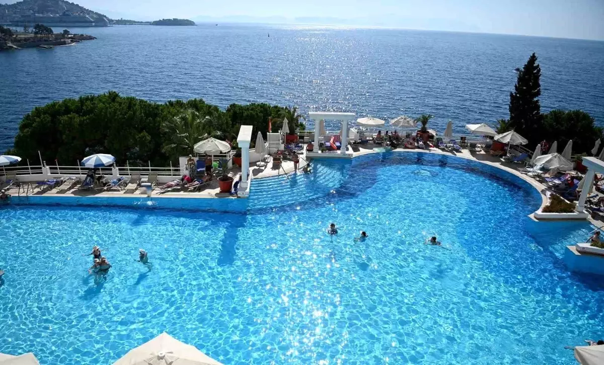 Kuşadası Belediye Başkanı Ömer Günel: \'Birlikte Güçlüyüz, Turizmcilerimizin Yanındayız\'