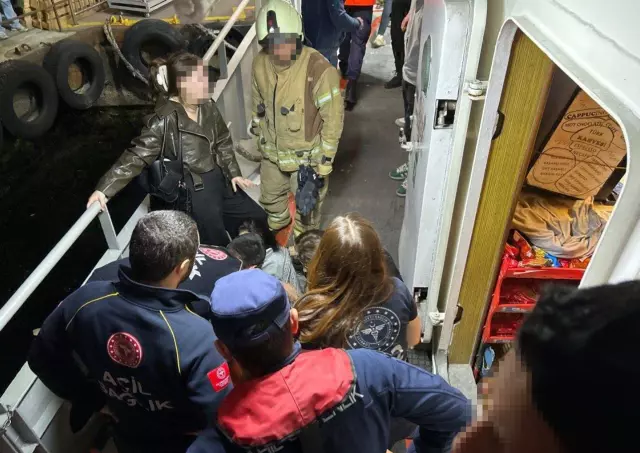 Boğaz'da korku dolu anlar: Yolcu motoru ile kuru yük gemisi çarpıştı! Çok sayıda yaralı var