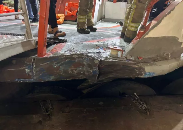 Boğaz'da korku dolu anlar: Yolcu motoru ile kuru yük gemisi çarpıştı! Çok sayıda yaralı var