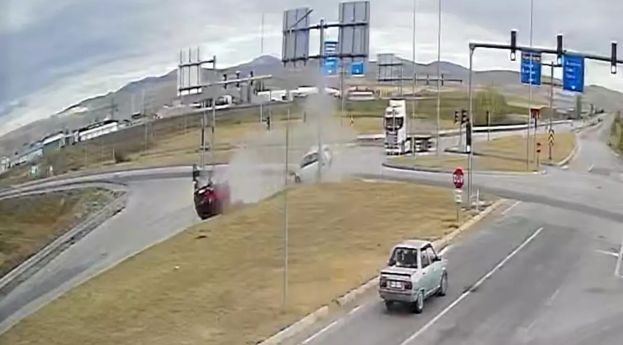 Çorum\'da Trafik Kazası: 3 Yaralı
