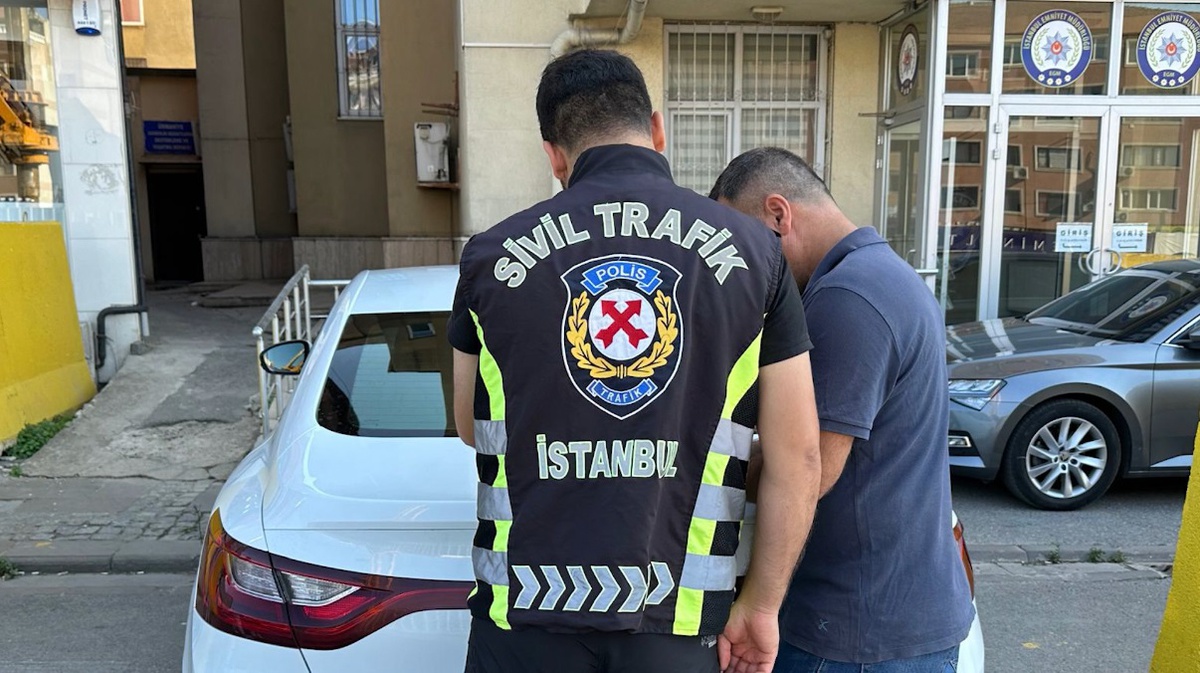 Düğün Konvoyu Trafiği Tehlikeye Attı