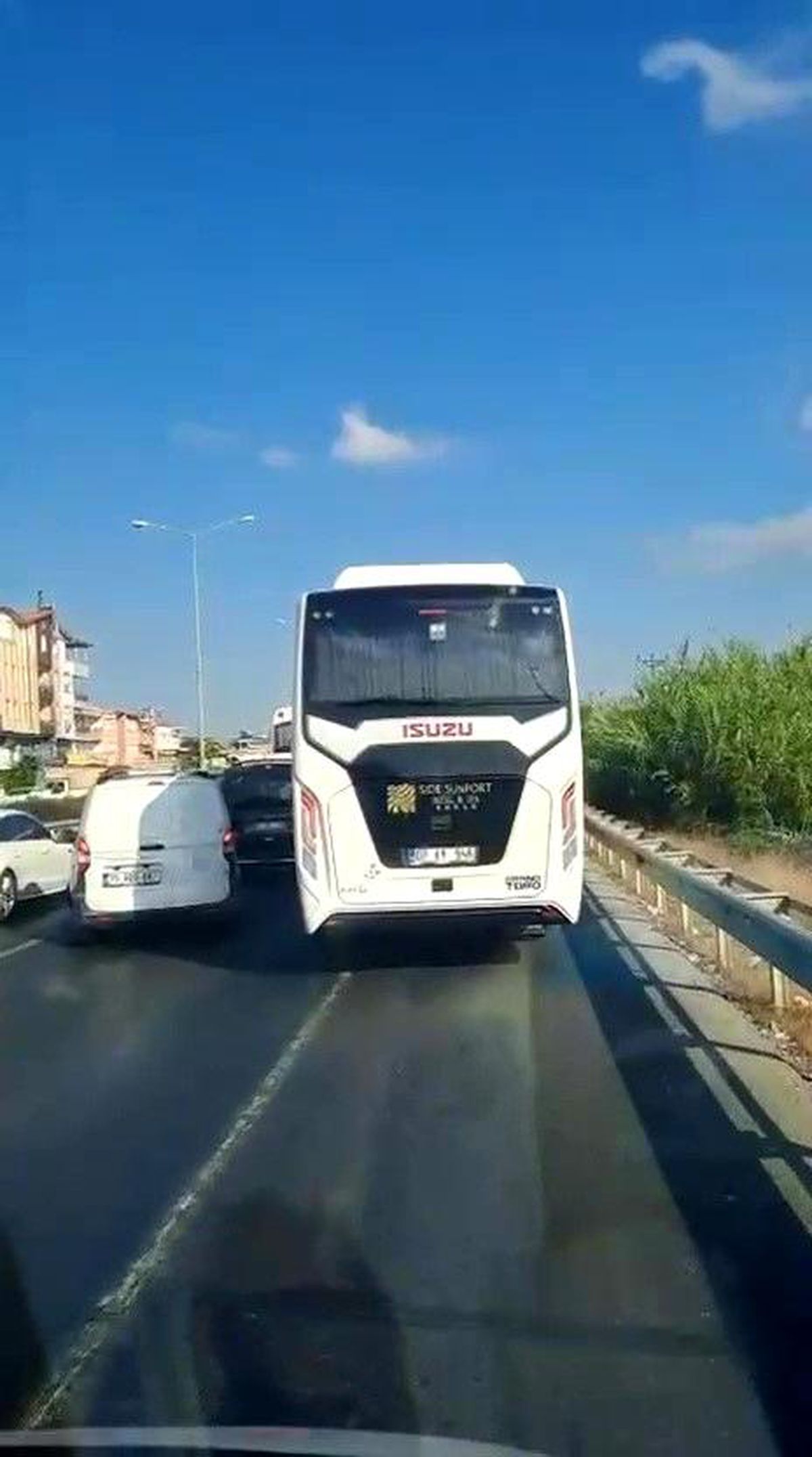 Ambulansa Zor Anlar: Emniyet Şeridi İhlali