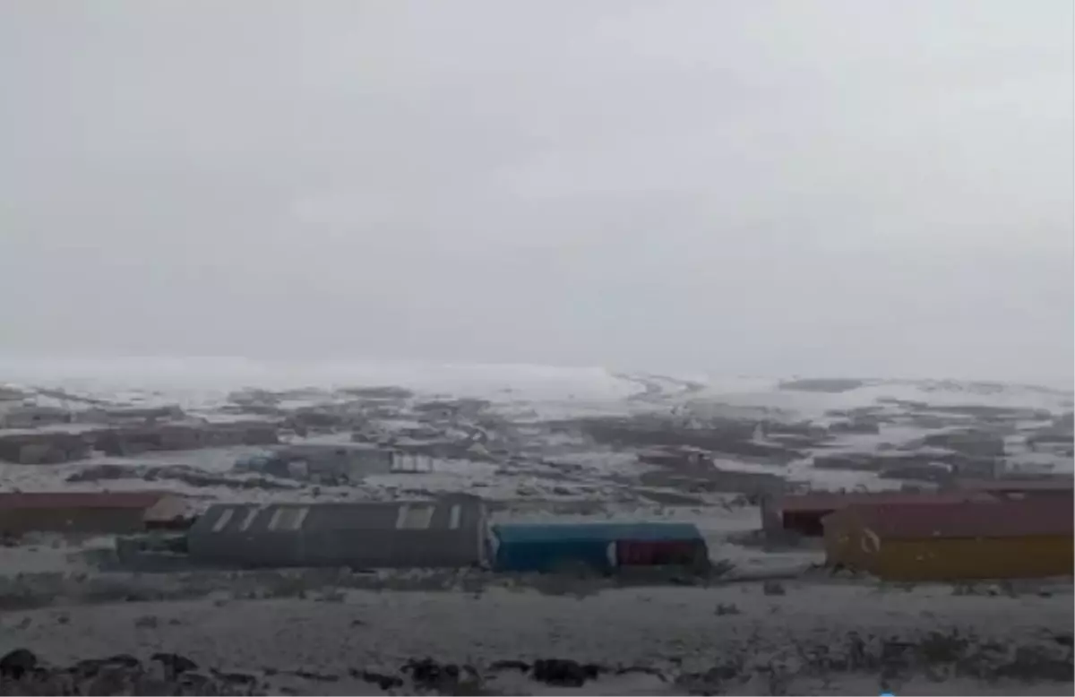 Nügürcük Köyü Yaylası Karla Kaplandı