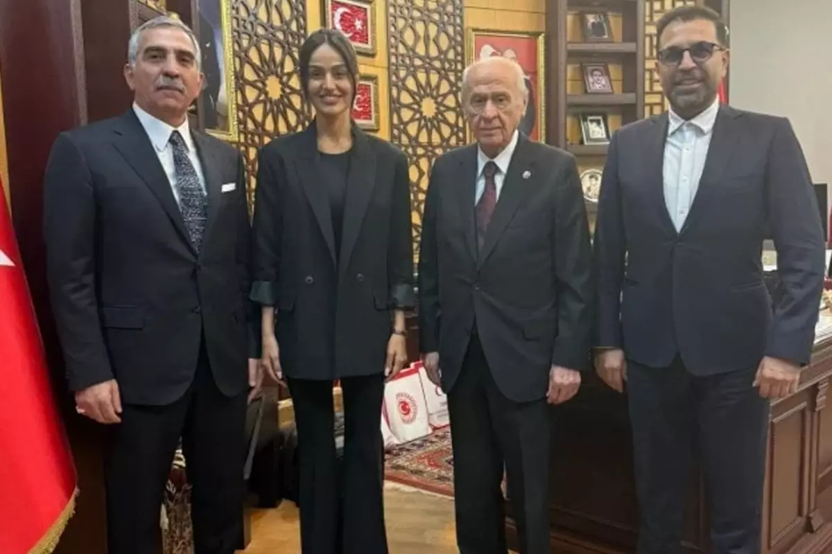 Genel merkezde buluştular: Bahçeli, \'Alevi Açılımı\'nın startını ünlü şarkıcıyla verecek