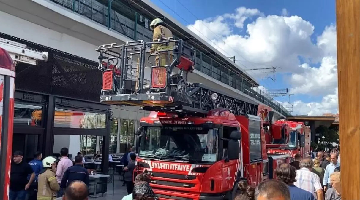 Kadıköy\'de Restoranda Baca Yangını