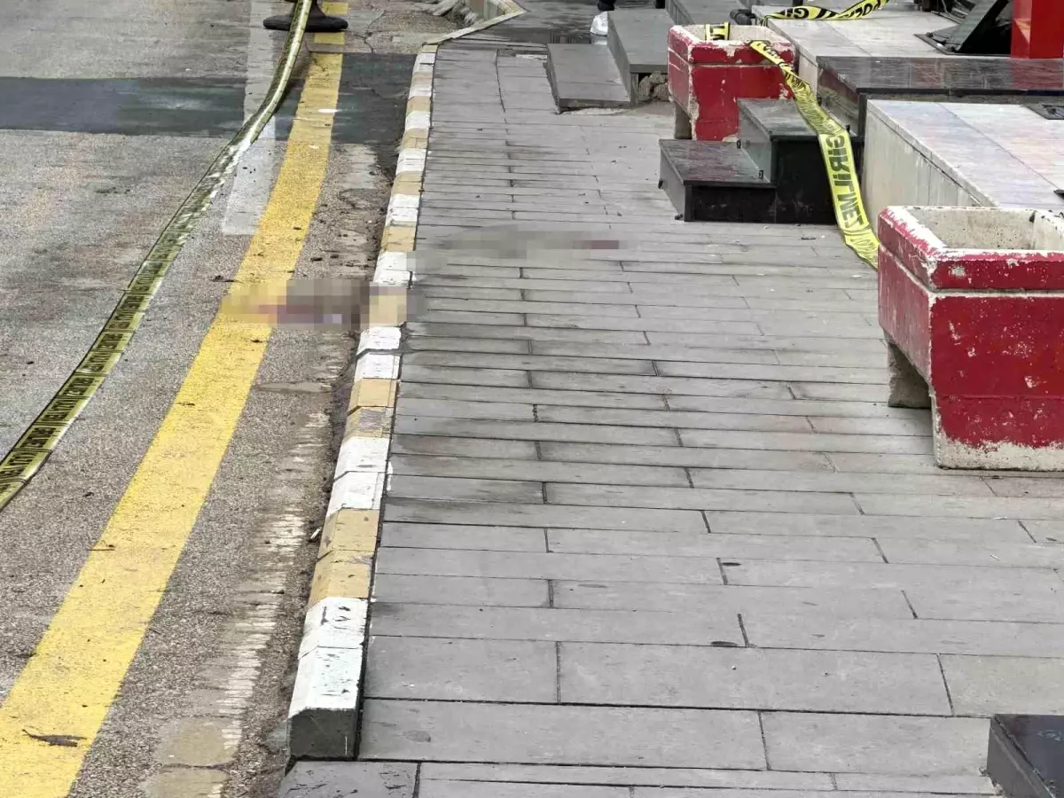 Kastamonu\'da Genç Kadın 5\'inci Kattan Düştü