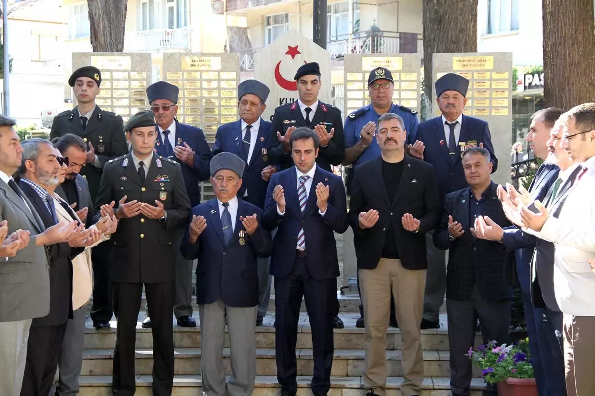 Kula ve Sarıgöl\'de Gaziler Günü kutlandı