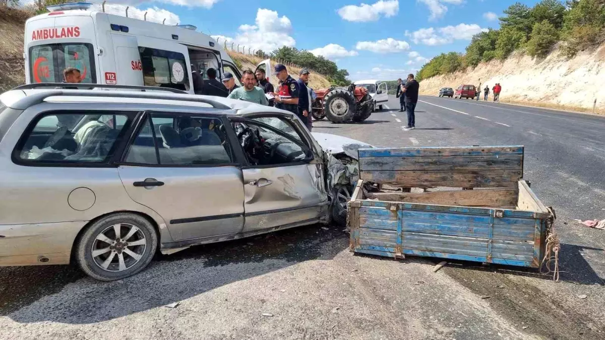 Domaniç\'te Trafik Kazası: 2 Yaralı