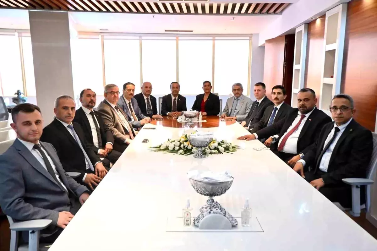 MHP Heyetinden Özlem Çerçioğlu\'na Ziyaret