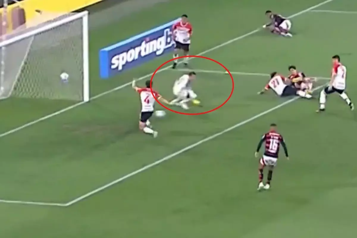 Nereden nereye! Muslera 16. saniyede gol yedi