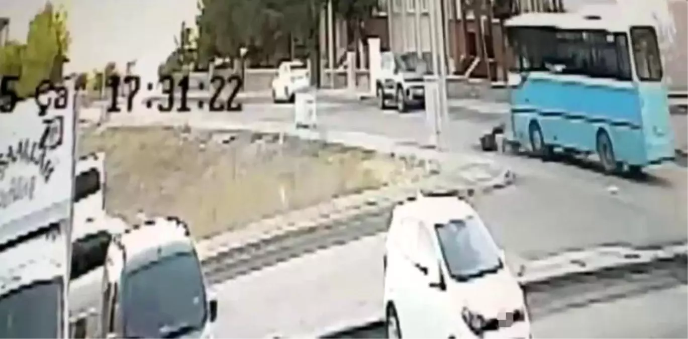 Erzurum\'da Bisikletli Çocuğa Otobüs Çarptı