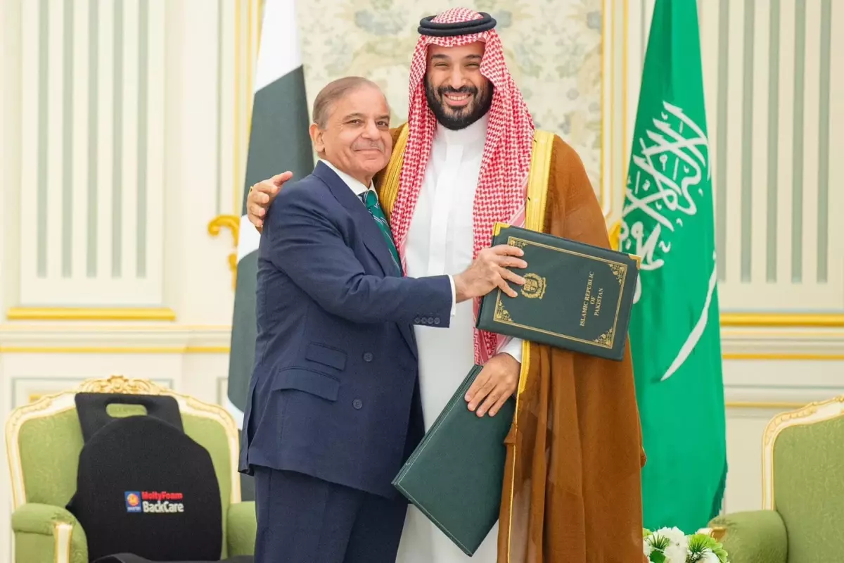 Pakistan Nükleer Kapasitesini Savunma Anlaşmasında Kullanabilir