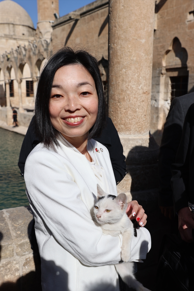 Şanlıurfa'yı ziyaret eden Japon Prensesi Mikasa'nın ilk durağı Balıklıgöl oldu Şanlıurfa'yı ziyaret eden Japon Prensesi Mikasa'nın ilk durağı Balıklıgöl oldu