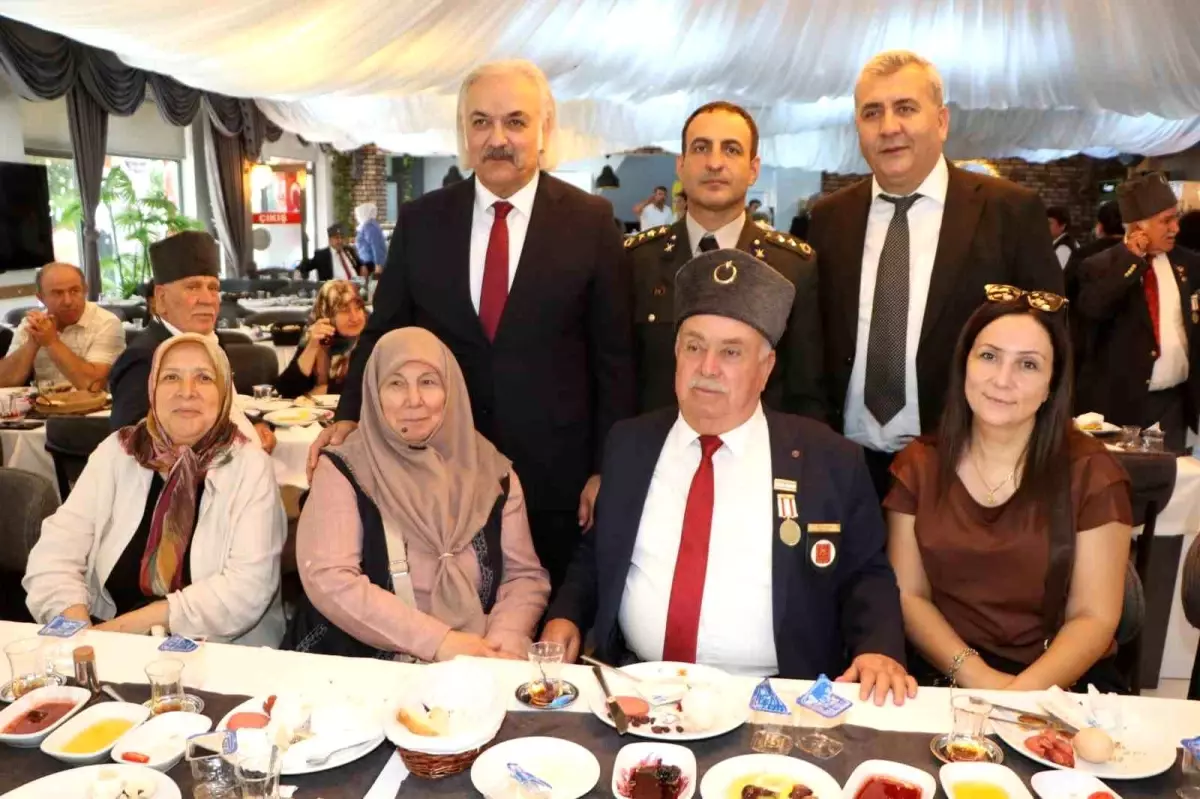 Söke\'de Gaziler Günü\'nde Şehit ve Gazi Aileleri onuruna kahvaltı düzenlendi
