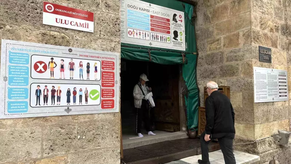Bursa\'da Cami Ziyaretlerine Kıyafet Düzenlemesi
