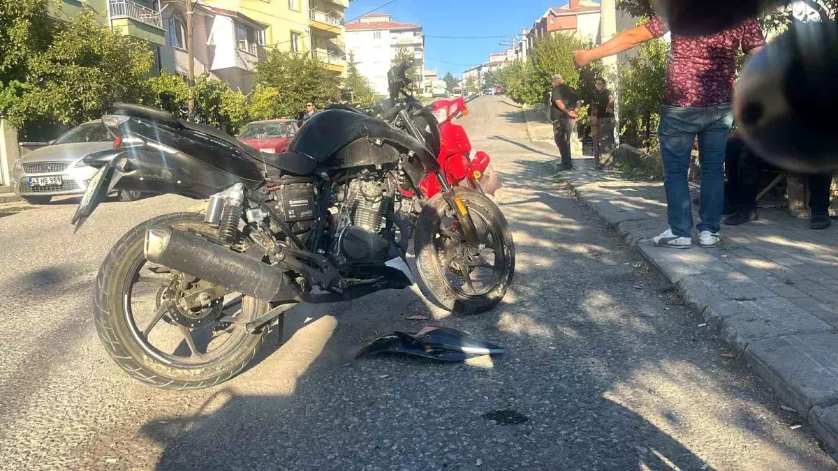 Tavşanlı’da Motosiklet Çarpışması: 2 Yaralı