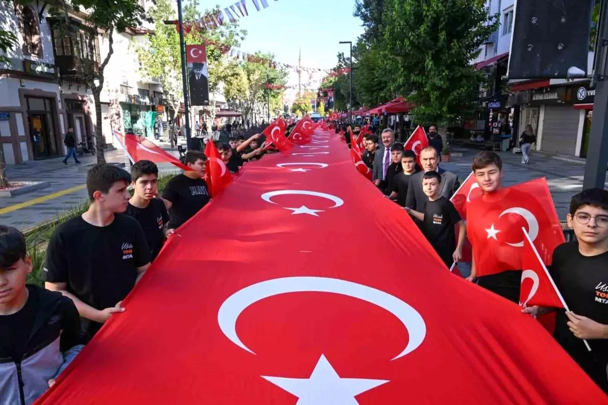 Uşak\'ta Gaziler Günü \'Kahramanlarla Kardeşlik Yürüyüşü\' ile kutlandı