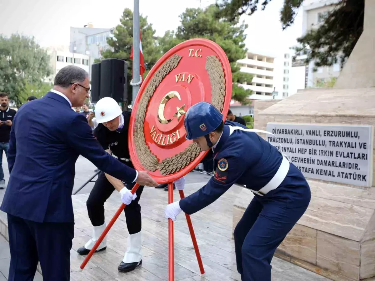 Van\'da Gaziler Günü Törenle Kutlandı