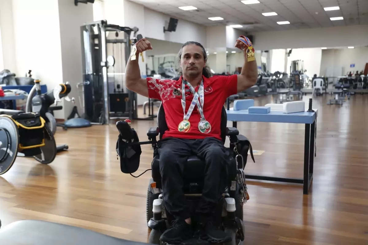 Bağcılarlı Sporcular Bilek Güreşi Şampiyonası\'nda Başarı Elde Etti