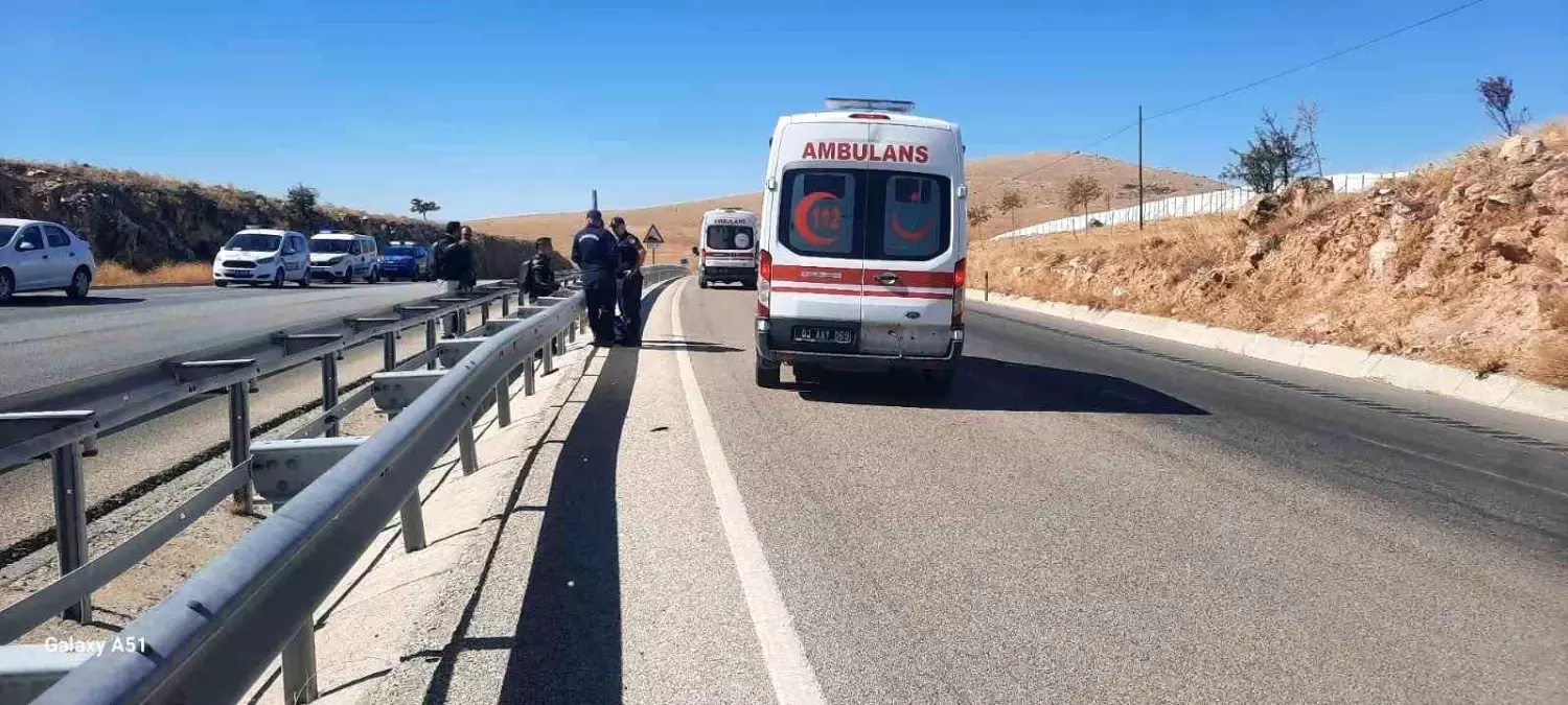 Afyonkarahisar\'da motosiklet kazası: Sürücü ağır yaralandı