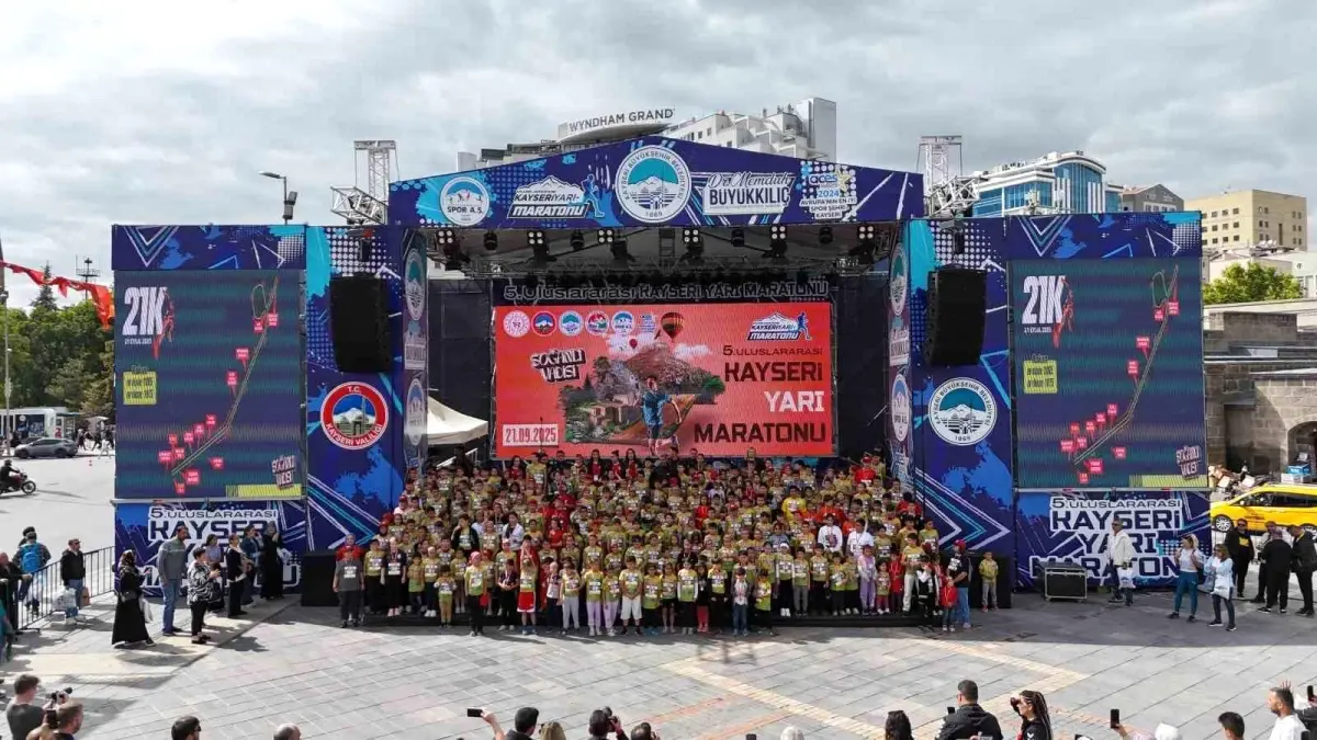 Kayseri\'de 5. Uluslararası Yarı Maratonu Öncesi Renkli Çocuk Etkinlikleri