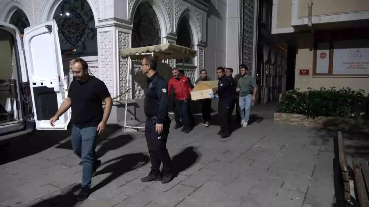 Çekmeköy\'de Cami Tuvaletinde Genç Adam Ölü Bulundu
